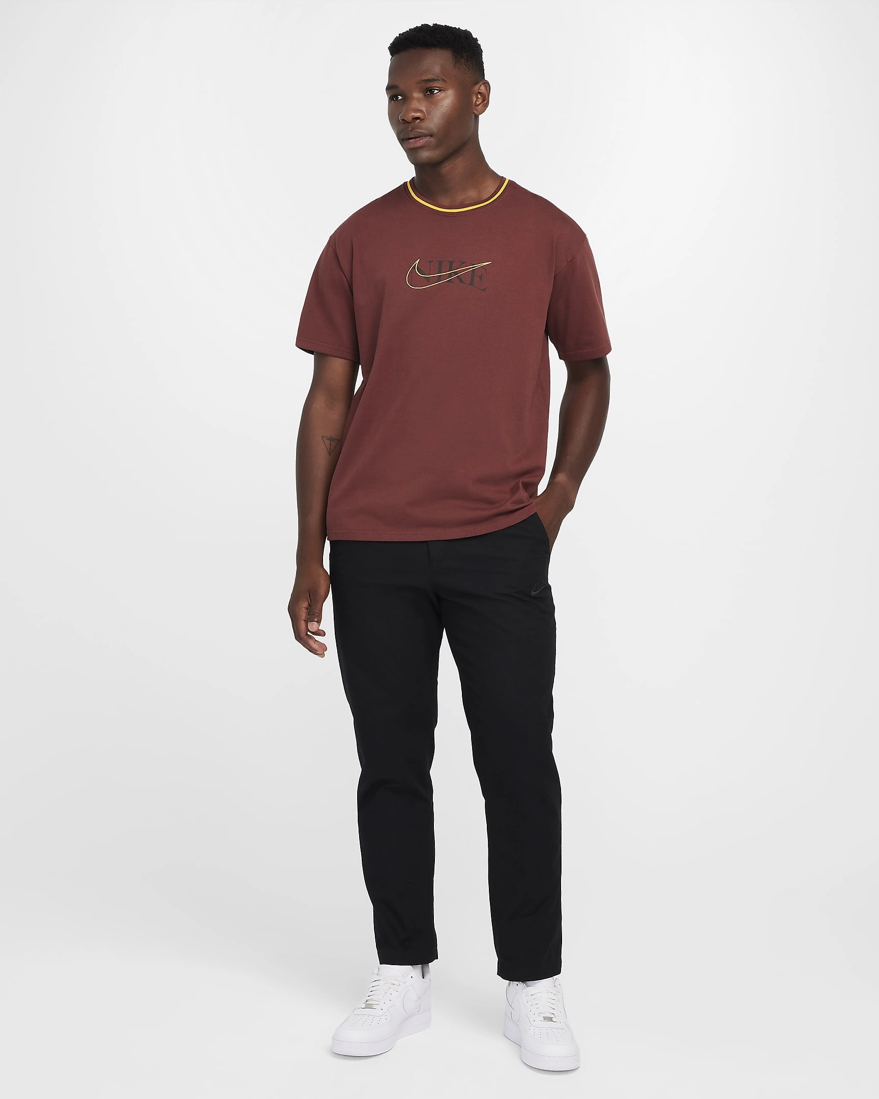 Nike Sportswear Max90 T-shirt: De ultieme blend van comfort en stijl. Voel de vibe, draag de legende. Gewoon doen!